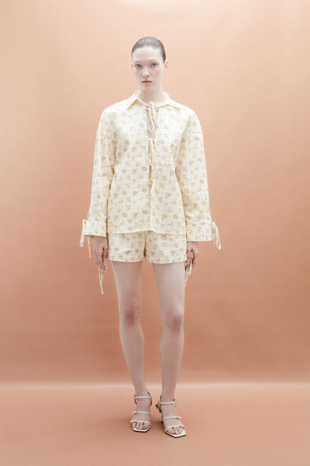 MILK WHITE YELLOW ROSESNSHIRT