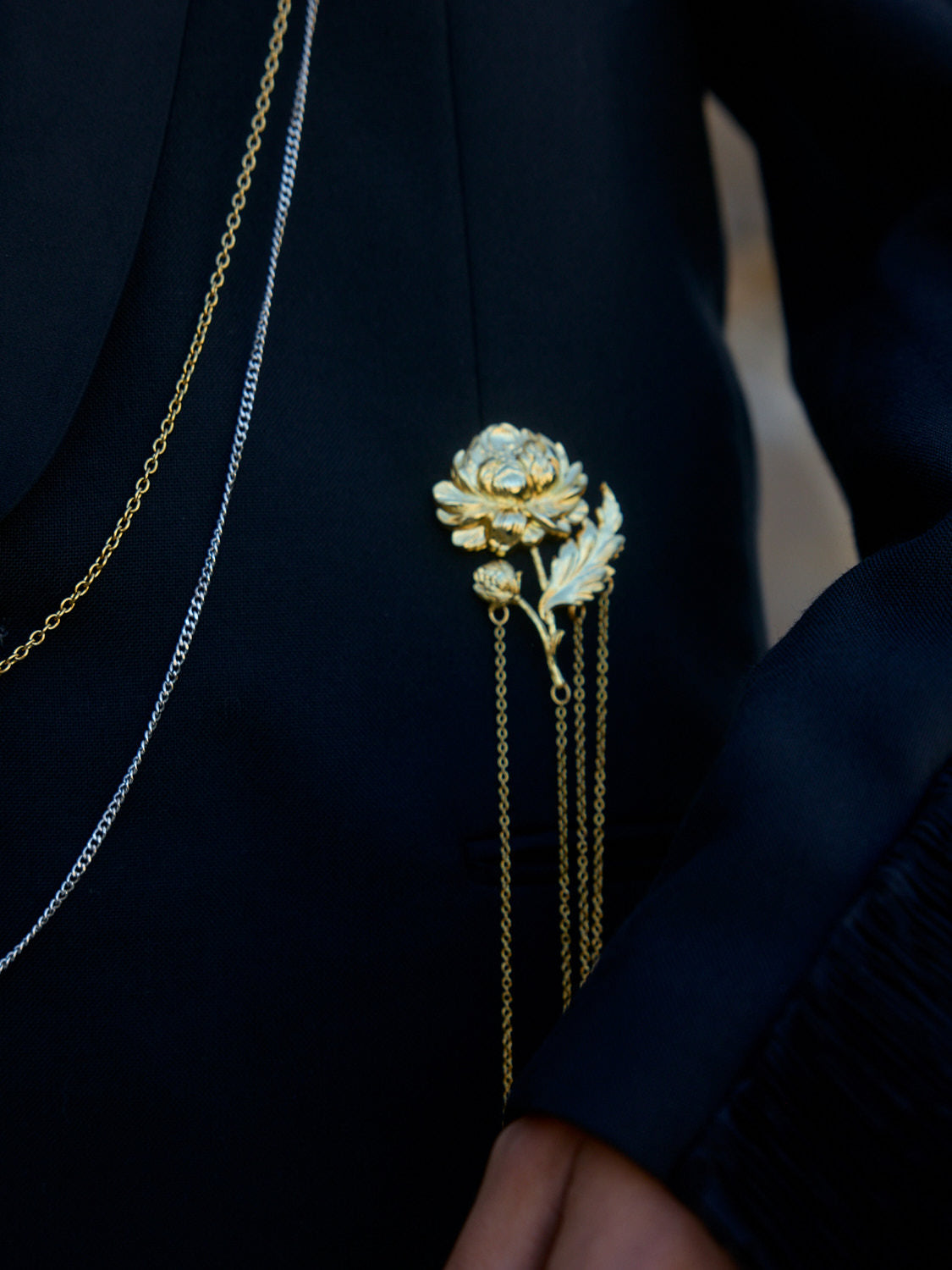 FRAGILE BROOCH (GOLD)