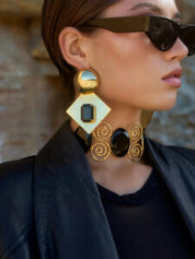 TOLMI EARRINGS (GOLD/BLACK)